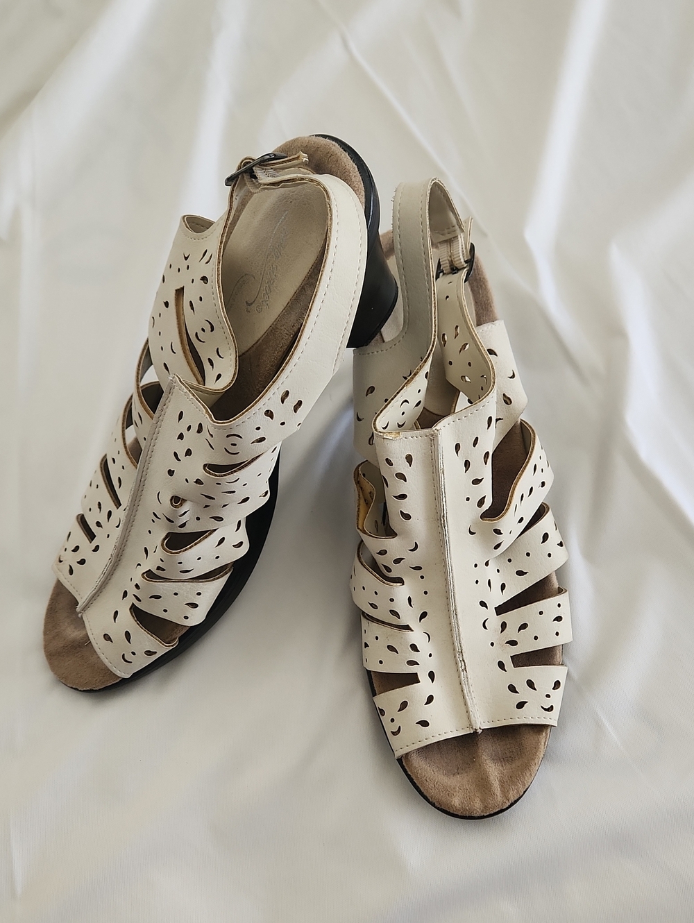 Cream Laser-Cut Leather Slingback Sandals Sz. 9.5